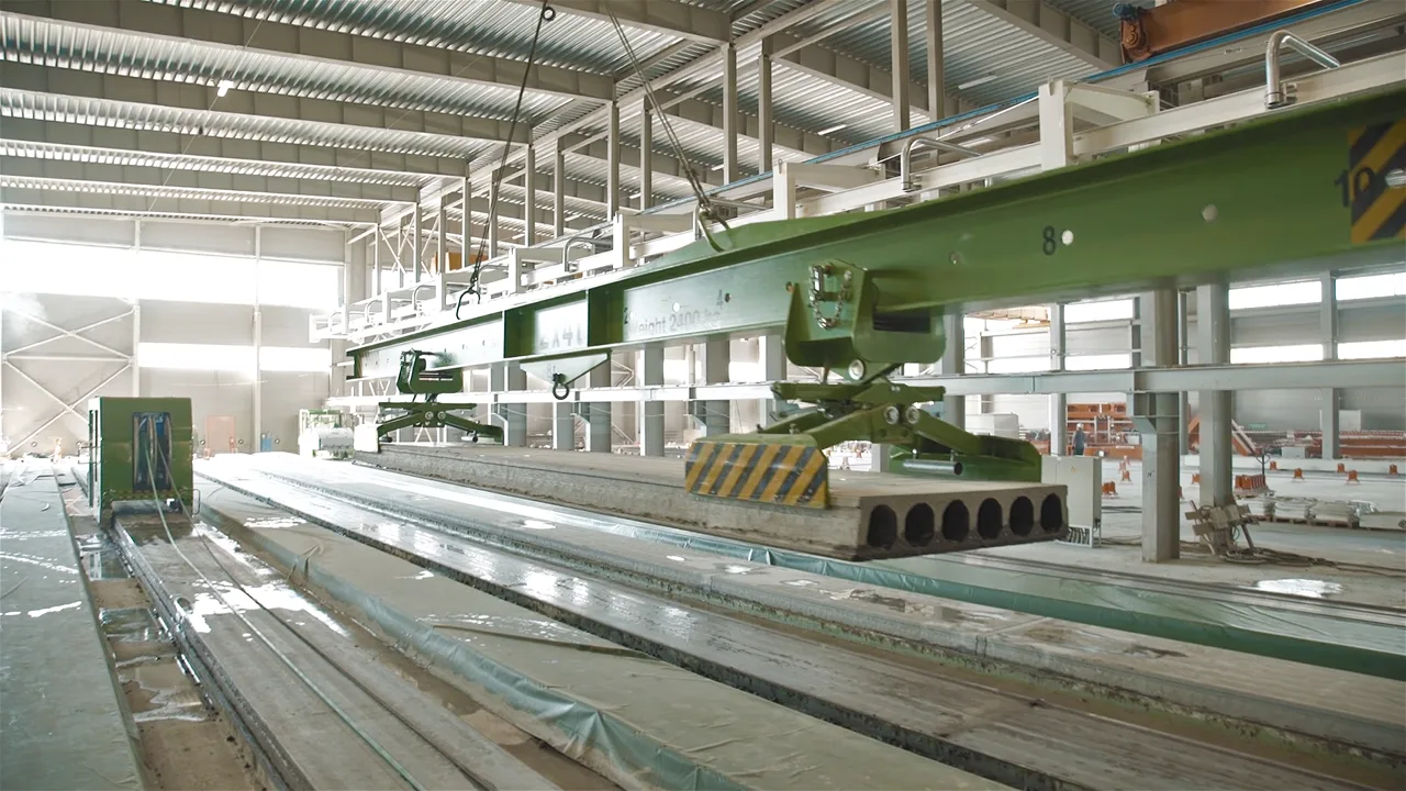 Кадр из ролика «Завод Betonium»